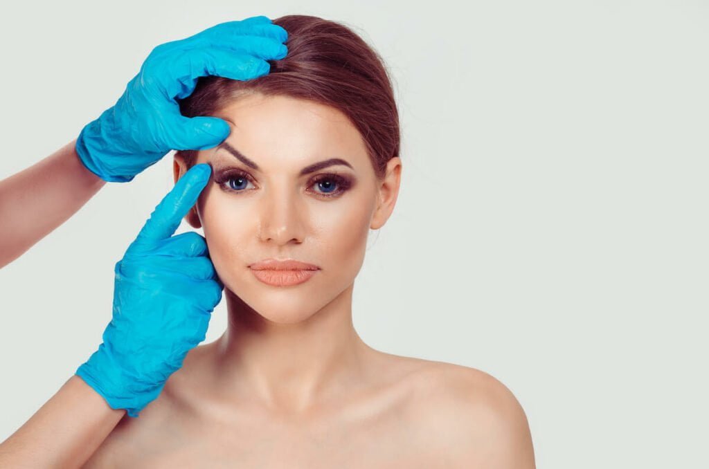 a woman prepares for blepharoplasty